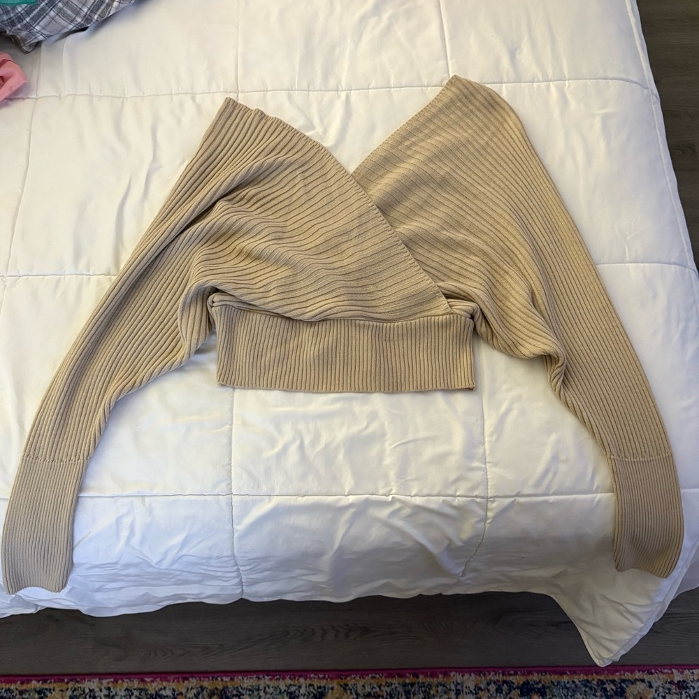 Pretty Little Thing sweater